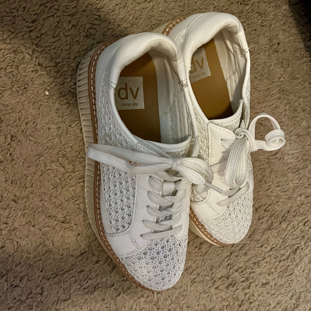 Dolce Vita Becky crochet platform in white
Great condition 
US sz 6.5 adult